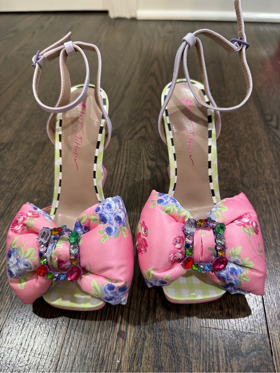Betsey Johnson Shoes - Betsey Johnson Pollie Pink Bow Heel Sandals (7.5)